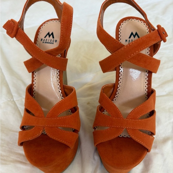 Orange Platform Sandals with Retro Flair - Picture 2 of 6